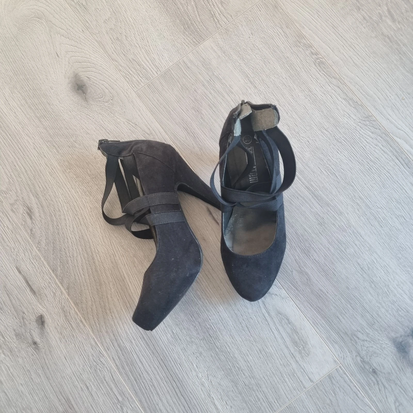 Hot Item Zwarte Pumps met Bandjes – Maat 38